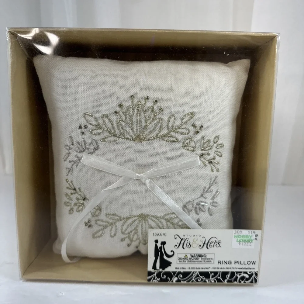 New Studio His & Hers Wedding Ring Pillow Ivory Gold And Silver
